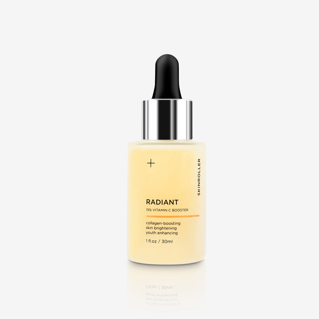 15 % Vitamin C Serum från Skinroller appliceras med pipett på huden – en kraftfull antioxidant för maximalt glow och jämnare hudton.