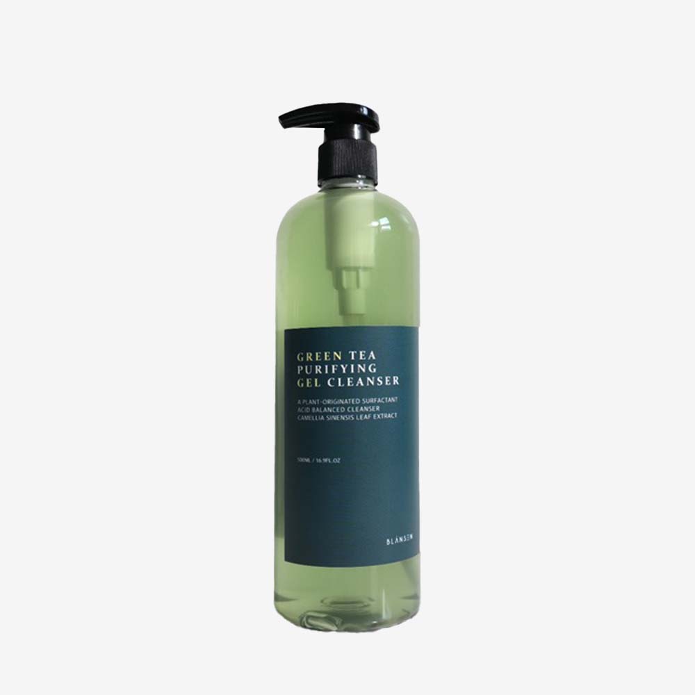 Grön pumpflaska med Green Tea Purifying Gel Cleanser - en mild ansiktsrengöring med grönt te för skonsam och återfuktande rengöring