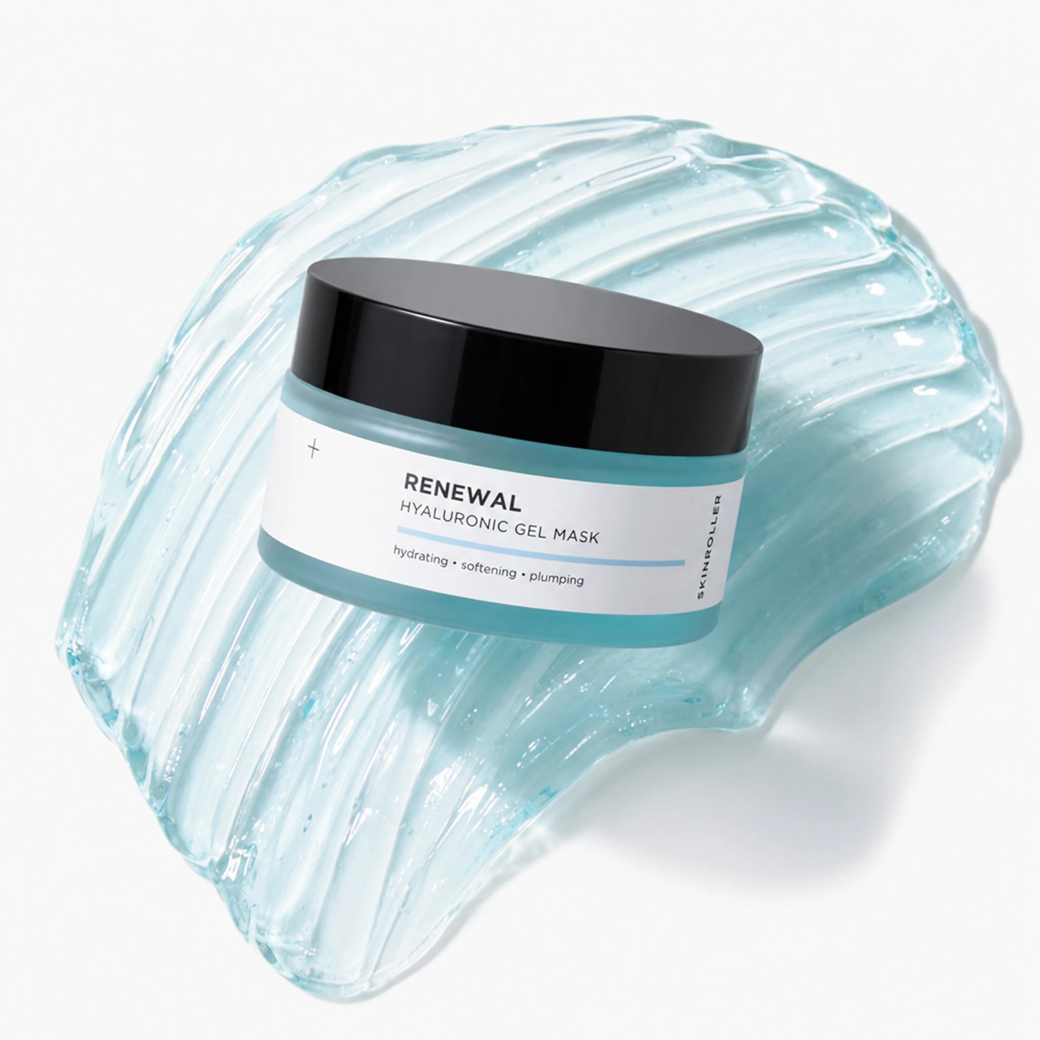 Image of Skinroller Renewal Hyaluronic Gel Mask – burk med svart lock på ett svep av transparent aqua-blå hyaluron-gel mot ljus bakgrund