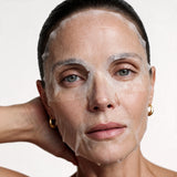 Vitamin C Sheet Mask 3-pack – kvinna med Tencel-mask på ansiktet, våt essence-glans