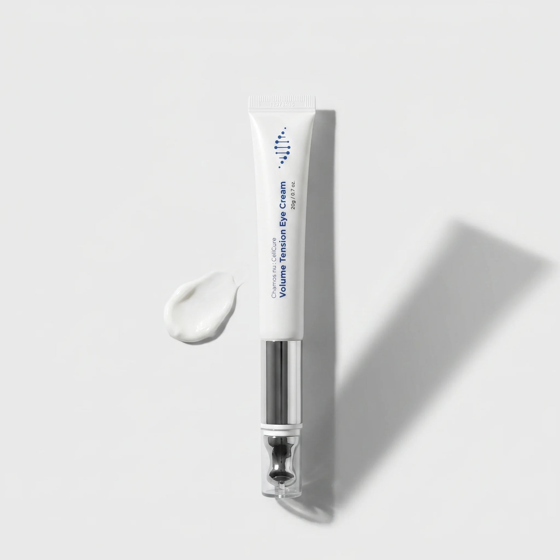 Volume Tension Eye Cream - Ögonkräm mot kråksparkar - editorial bild